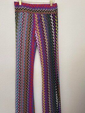 Multi-colored zigzag pattern flare pants
